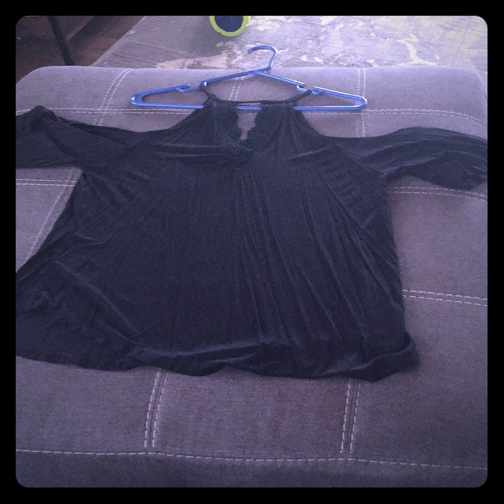 Loose fit top with crochet neck & open shoulder